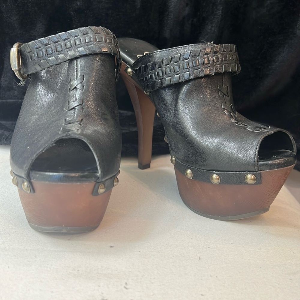 Black Jessica Simpson platform heels.